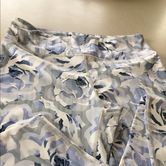 NWOT Mona B blue flowered yoga pants. - Picture 2 of 2